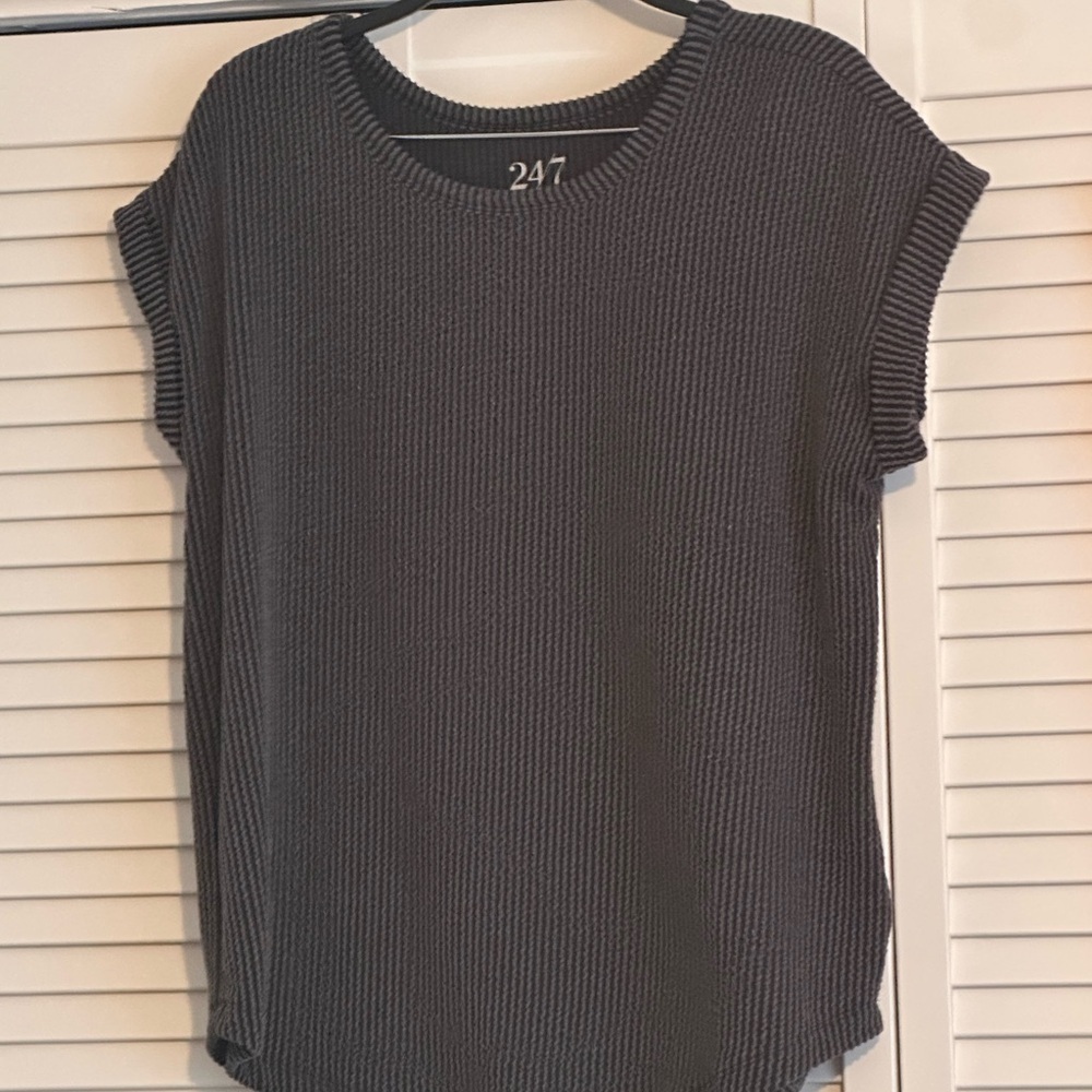 24/7 Women's Gray Short Sleeve Knit Top